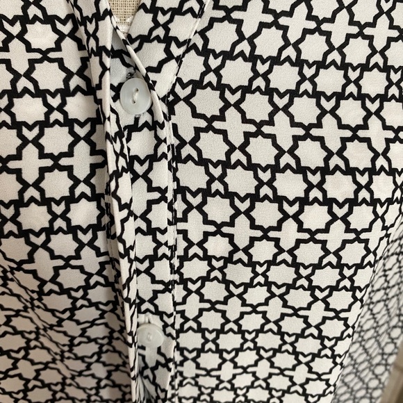 Nydj lightweight black and white patterned tank - Picture 3 of 5